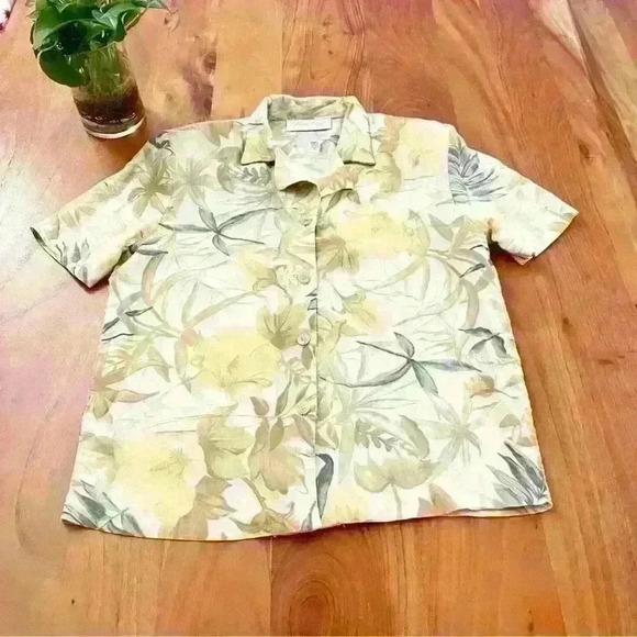Vintage Tropical Pattern Hawaiian floral short sleeves button down blouse shirt. - Picture 5 of 9